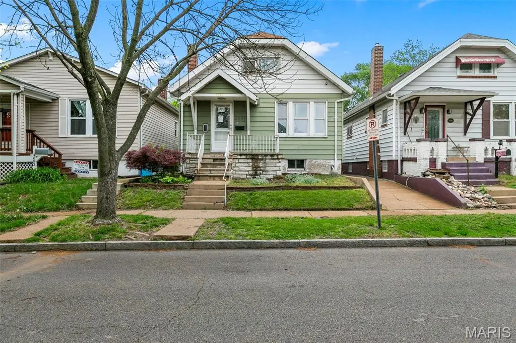 4081 Burgen AVE, St Louis, MO 63116