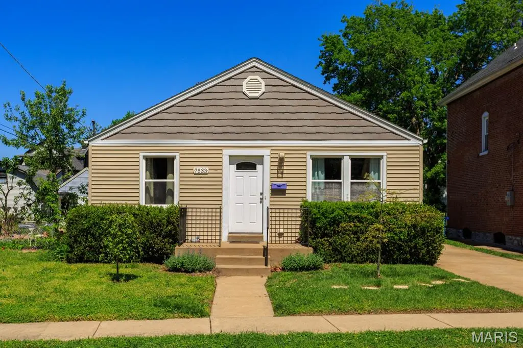 7533 Woodland AVE, St Louis, MO 63143