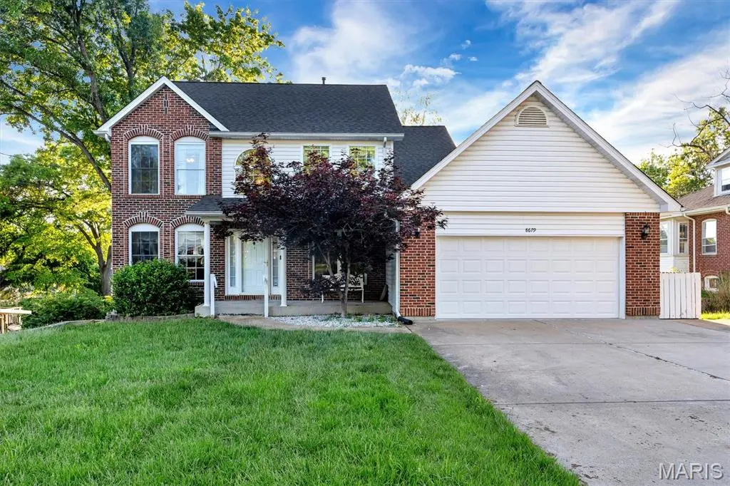 8679 General Grant LN, Crestwood, MO 63123