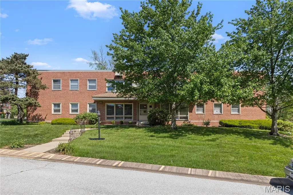 5 Delcrest CT #101, University City, MO 63124