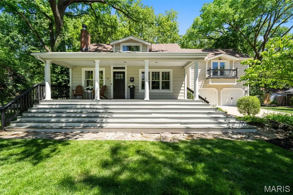 19 W Jackson RD, Webster Groves, MO 63119