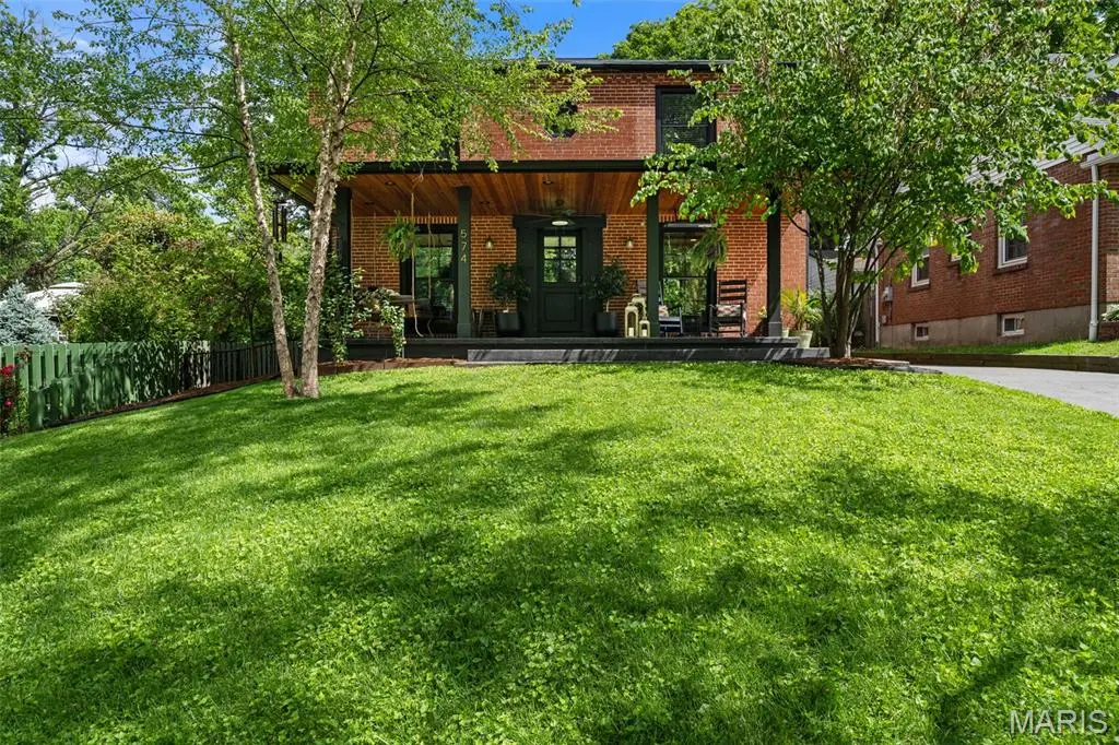 574 Hollywood PL, Webster Groves, MO 63119