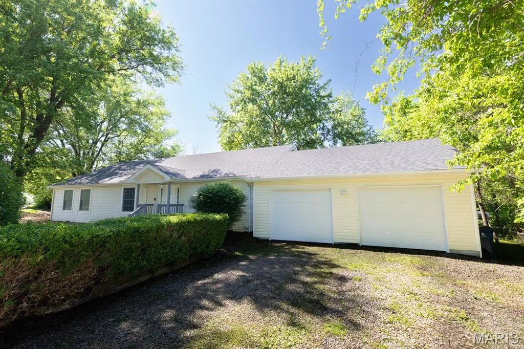 1371 Baltimore LN, New Haven, MO 63068