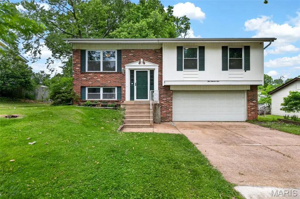 309 Wembley LN, Manchester, MO 63021
