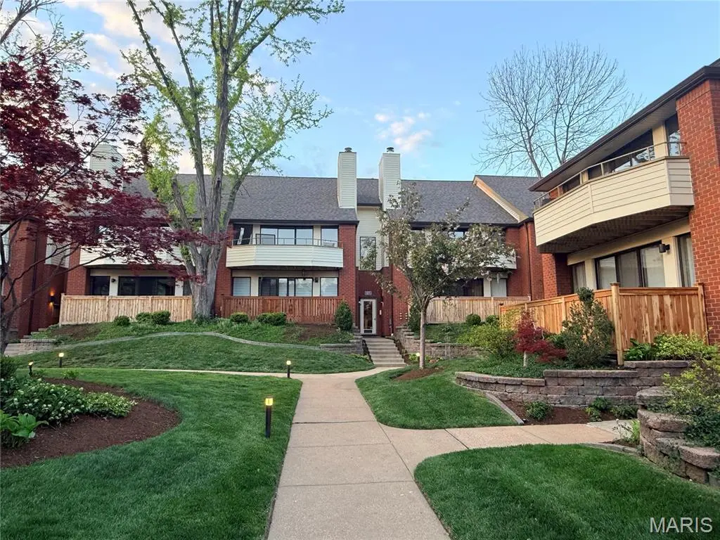 5575 Waterman BLVD #B, St Louis, MO 63112