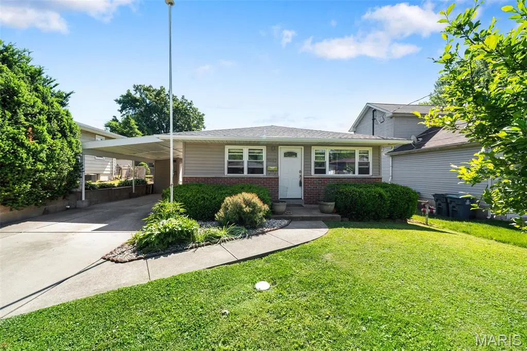 7932 Kingwood ST, Affton, MO 63123