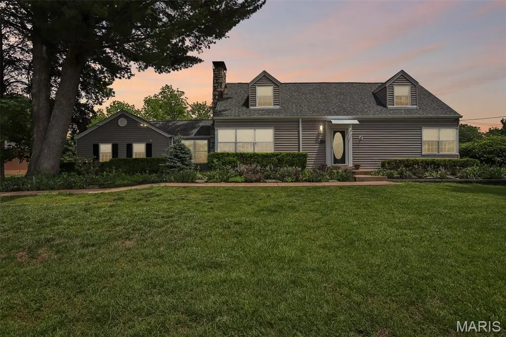 4709 Theiss RD, St Louis, MO 63128