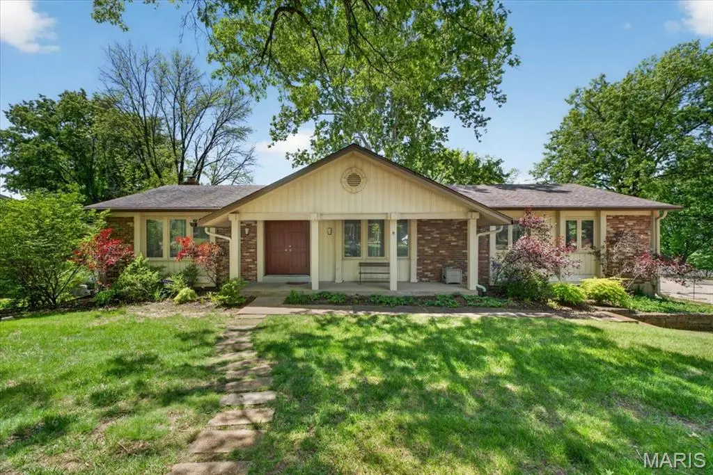 5321 Autumnwinds DR, St Louis, MO 63129
