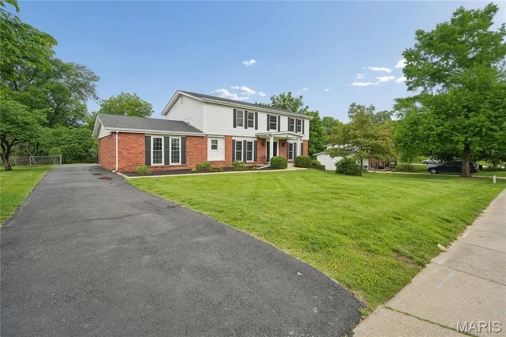 40 Hutchinson RD, Ellisville, MO 63011