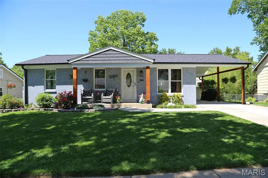 962 Tree Trails LN, Fenton, MO 63026