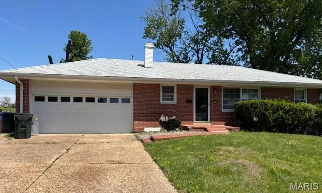 8529 Walton Woods CT, Vinita Park, MO 63114
