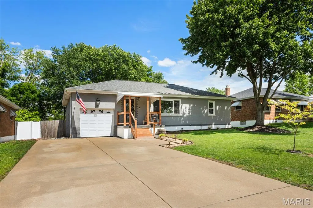 1101 Roxbury DR, Unincorporated, MO 63125