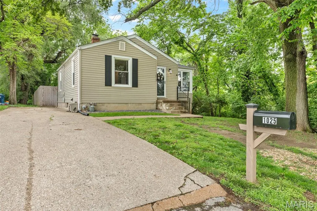 1025 Vine ST, Collinsville, IL 62234