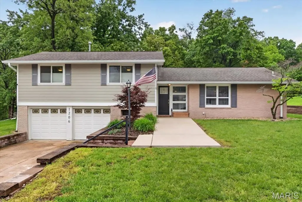 1206 Fairview DR, Ellisville, MO 63011