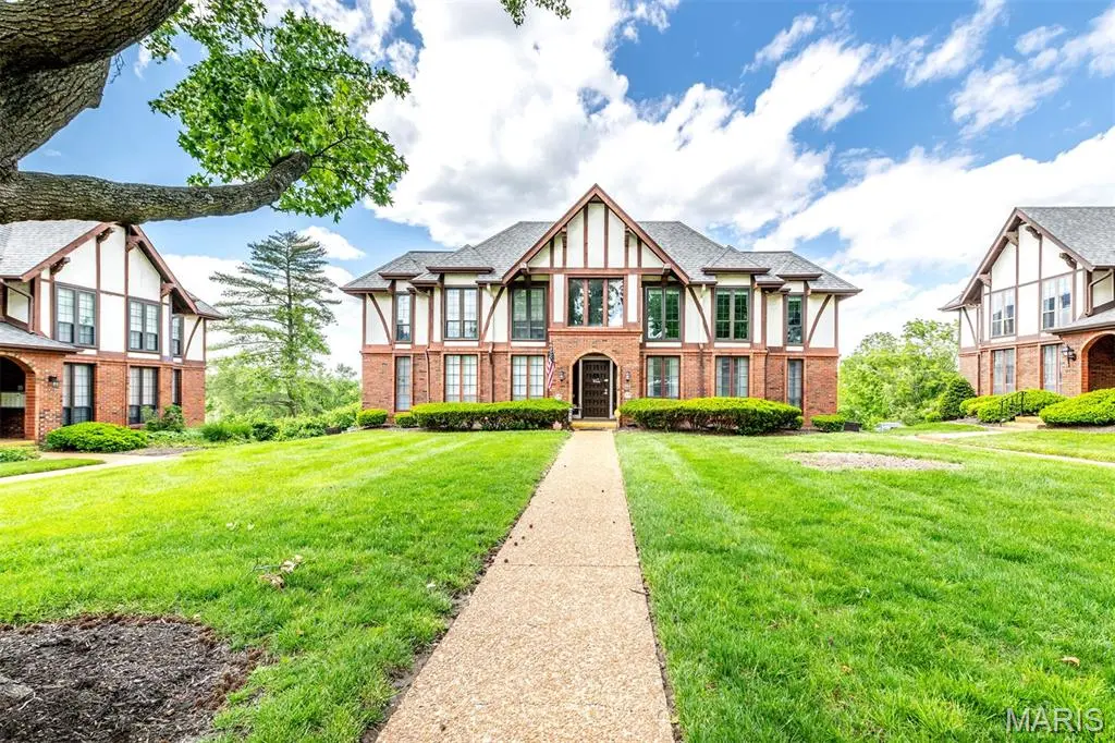 923 Claytonbrook DR #2, Ballwin, MO 63011