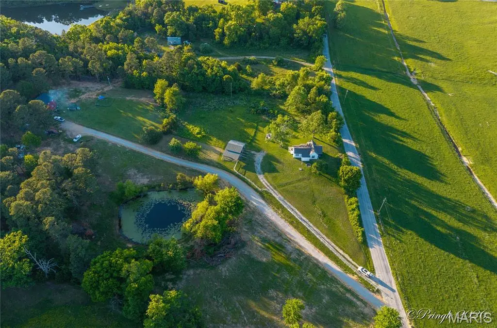 1659 County Road 1030, Willow Springs, MO 65793