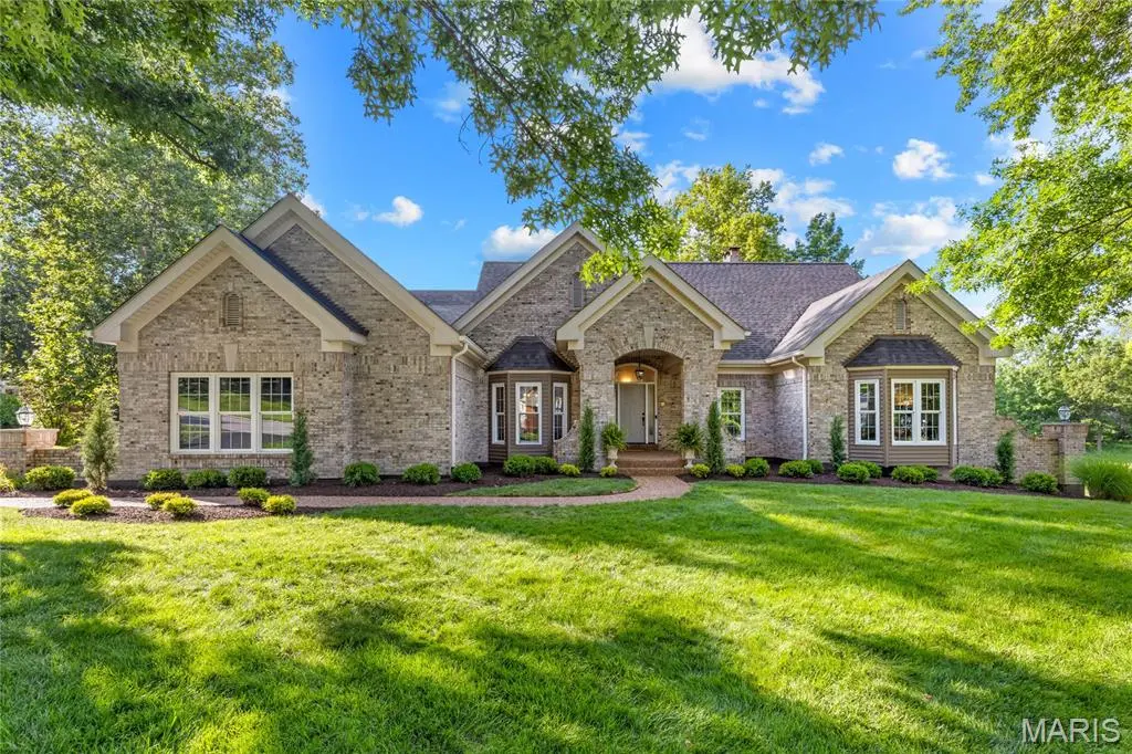 684 Clifden DR, Weldon Spring, MO 63304