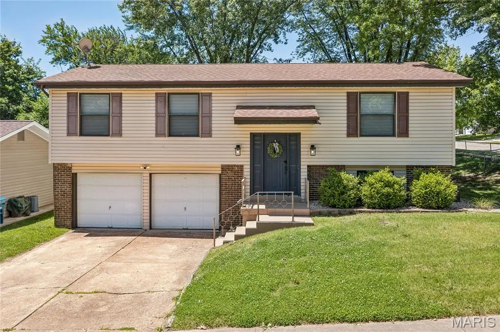 3161 Donnycave LN, Maryland Heights, MO 63043