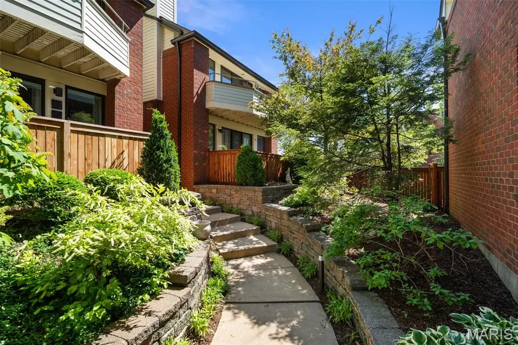 5571 Waterman BLVD #D, St Louis, MO 63112