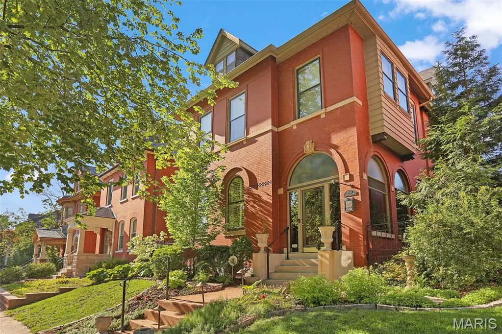 3451 Halliday AVE, St Louis, MO 63118