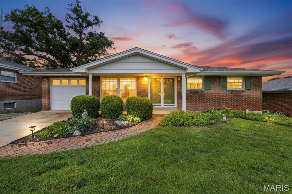 1215 Victory DR, Unincorporated, MO 63125