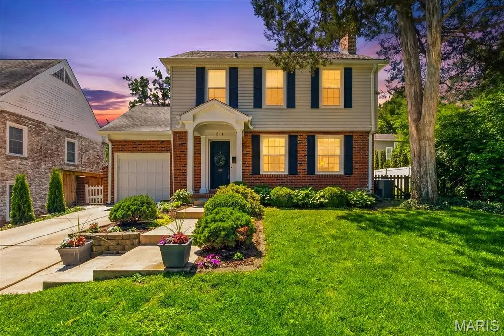 214 Orrick LN, Kirkwood, MO 63122