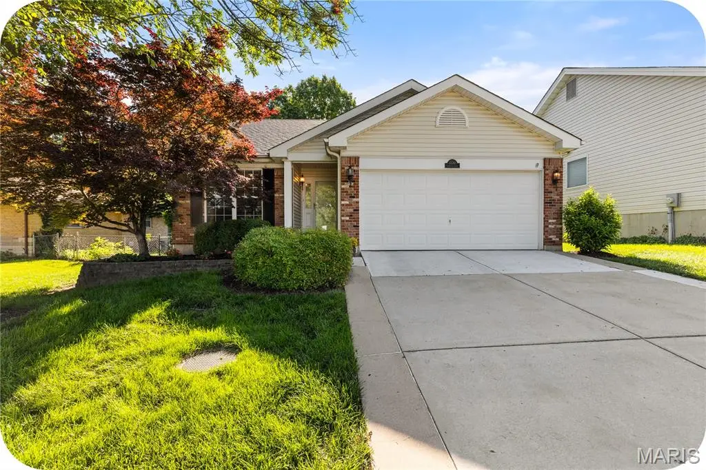 10140 Shapfield LN, Affton, MO 63123