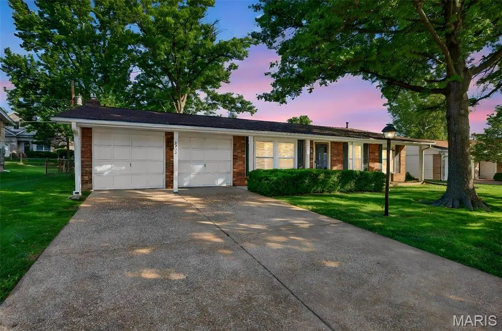 4723 Langtree DR, St Louis, MO 63128