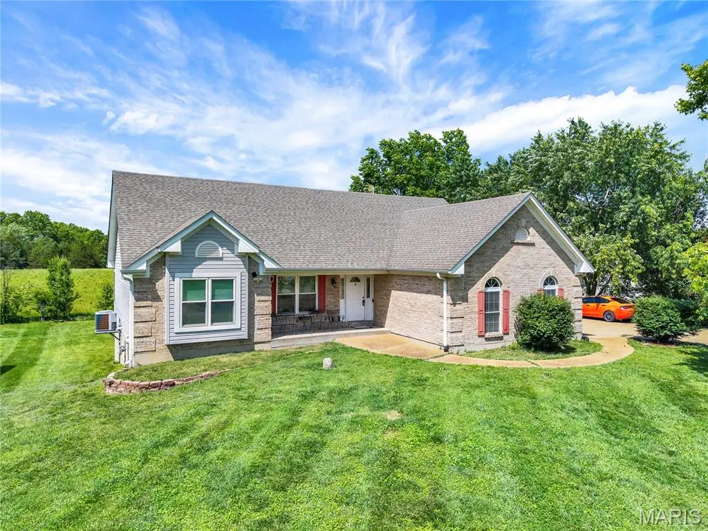 215 Candlewick DR, Pacific, MO 63069