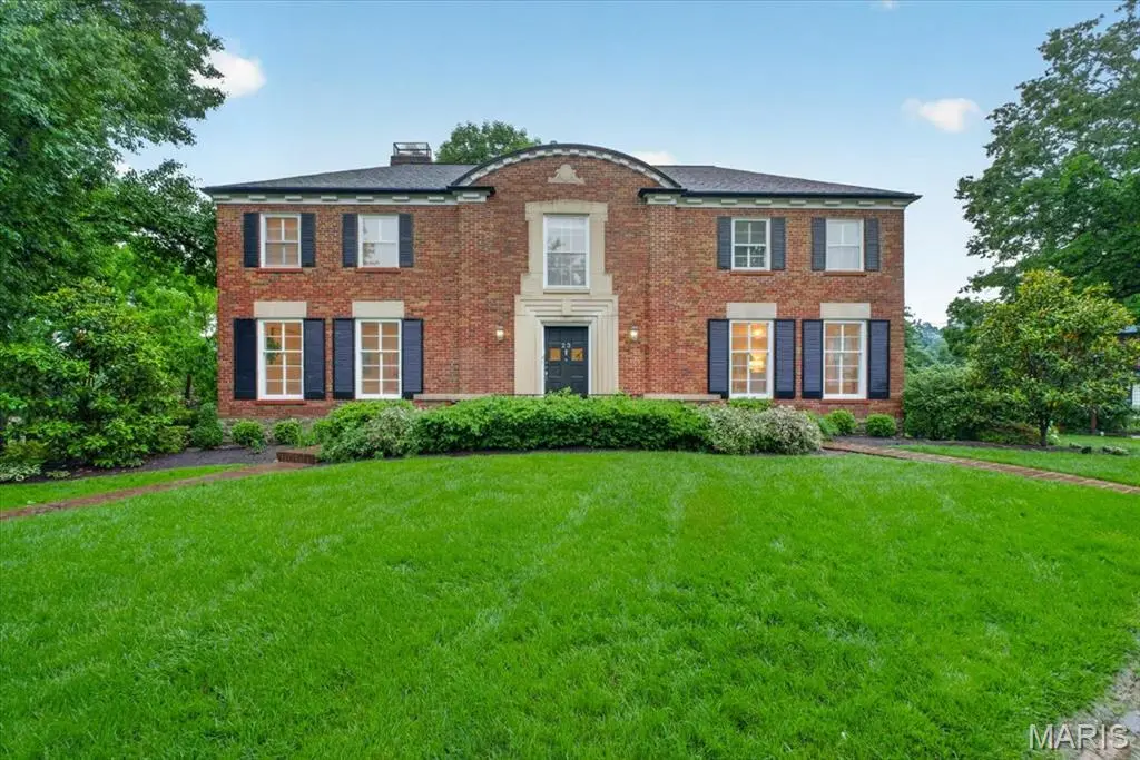 23 Rio Vista DR, Ladue, MO 63124