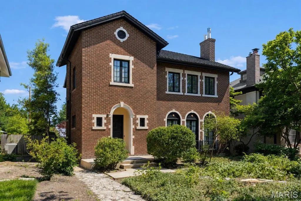 73 Arundel PL, Clayton, MO 63105