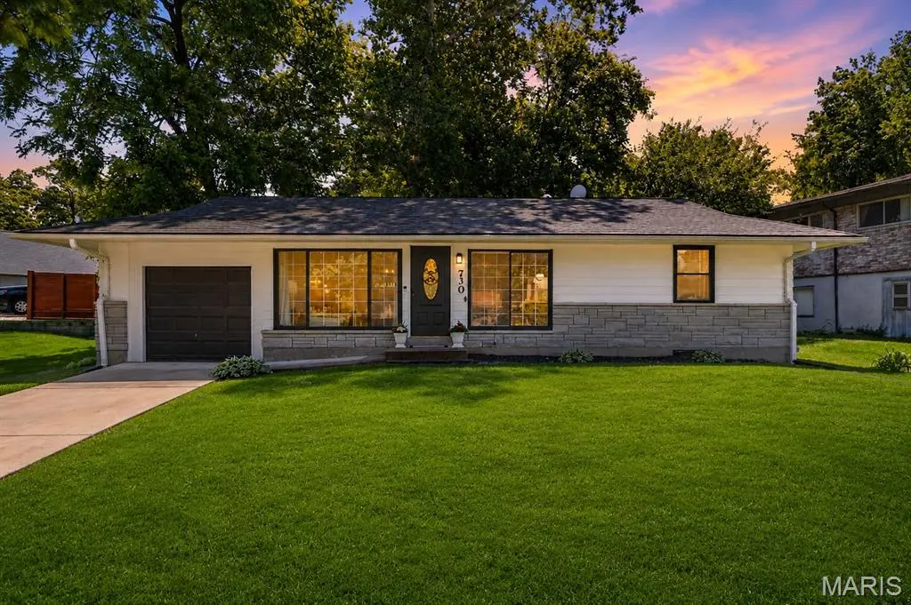730 Samoa DR, St Louis, MO 63126