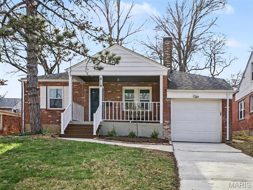 819 Blossom LN, Rock Hill, MO 63119