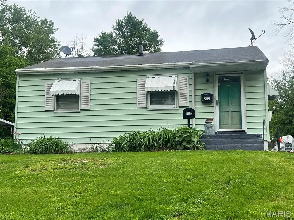 712 Beardsley CT, Ferguson, MO 63135
