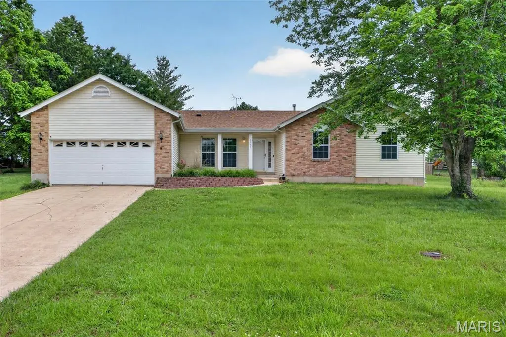 1942 Kesha CT, Pacific, MO 63069