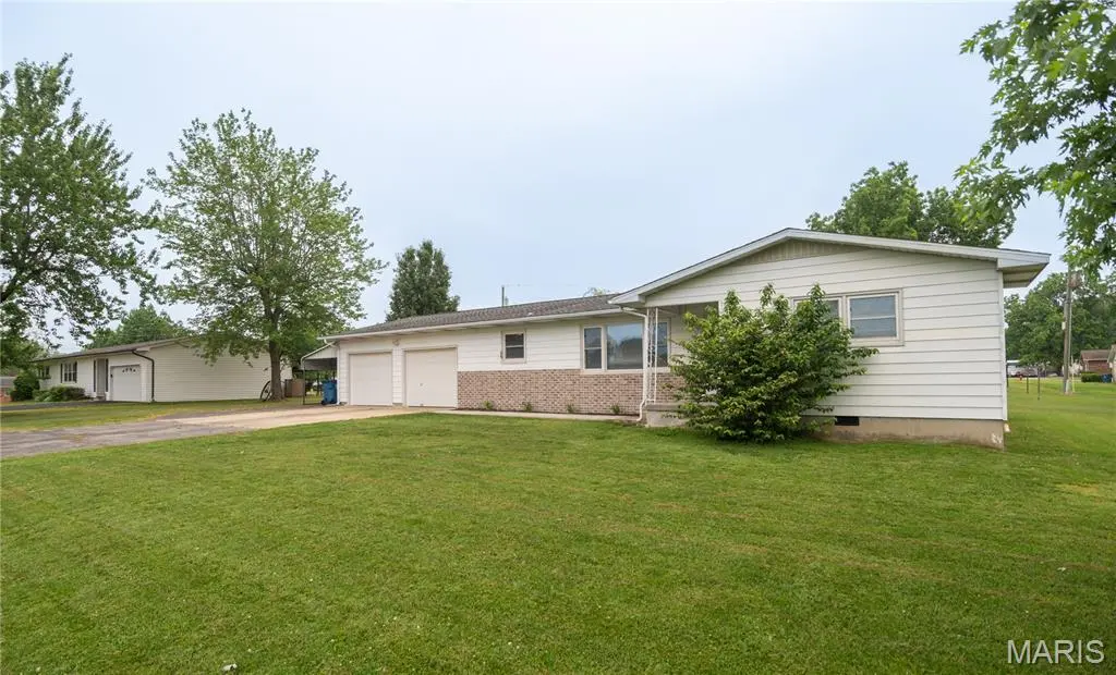 203 Depot RD, Bloomfield, MO 63825