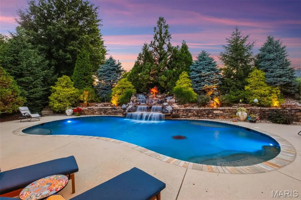 1880 Spring Mill CRK #CONTRACT HAS A KICK OUT, St Charles, MO 63303