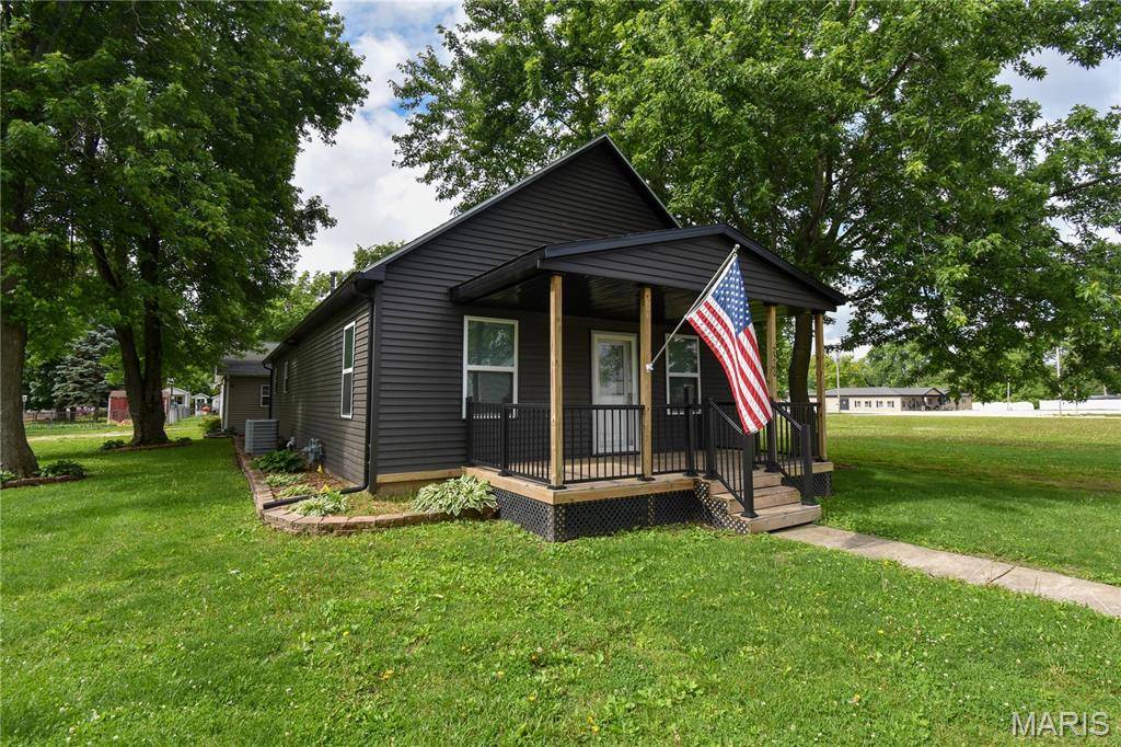 2210 Frey AVE, Hillsboro, IL 62049