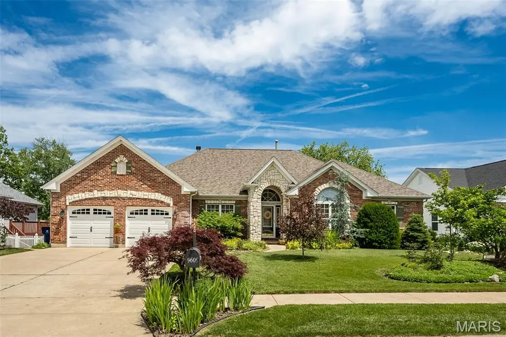 9609 Oakmont Woods CT, Crestwood, MO 63126