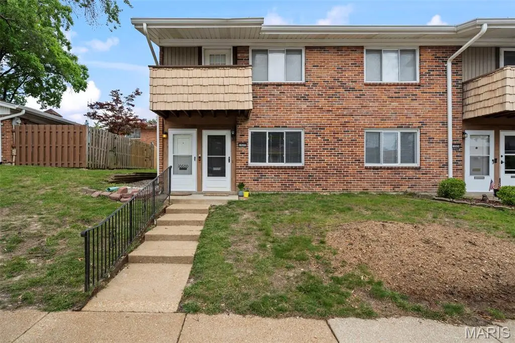 10602 Carroll Wood WAY, St Louis, MO 63128