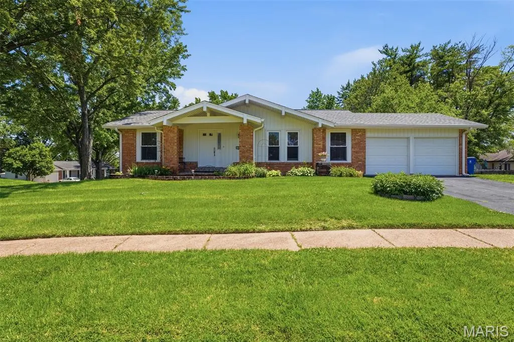1780 Wishingwell DR, St Louis, MO 63146