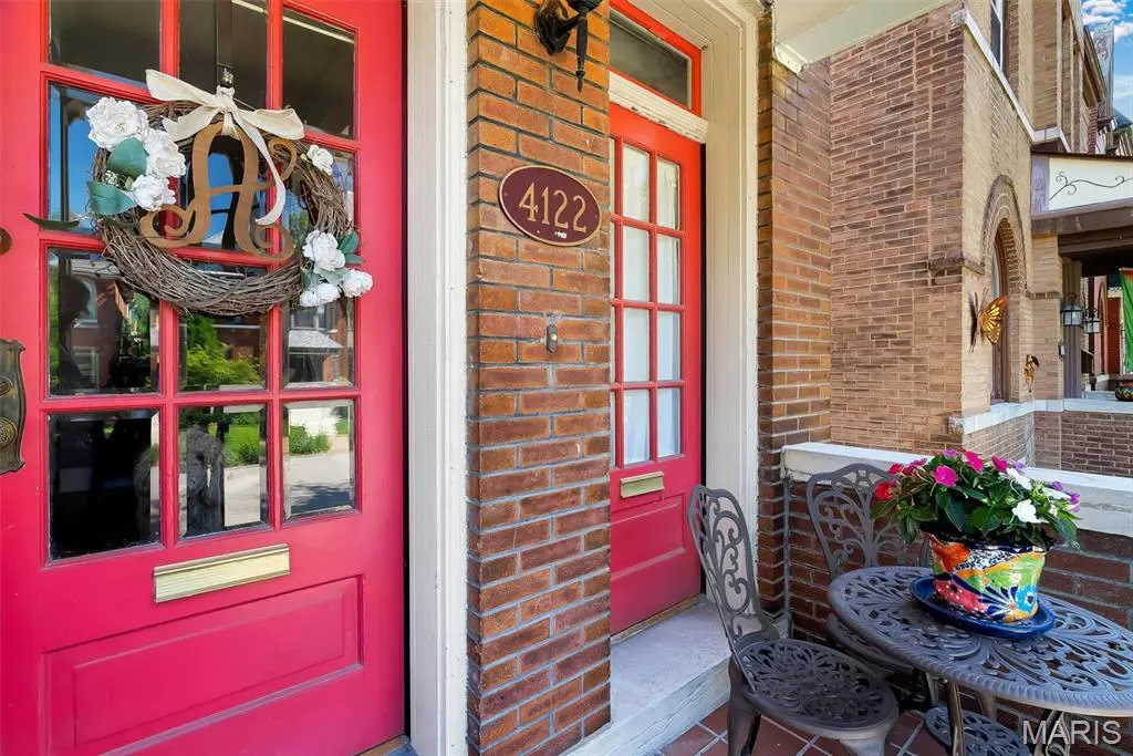 4122 Russell BLVD, St Louis, MO 63110