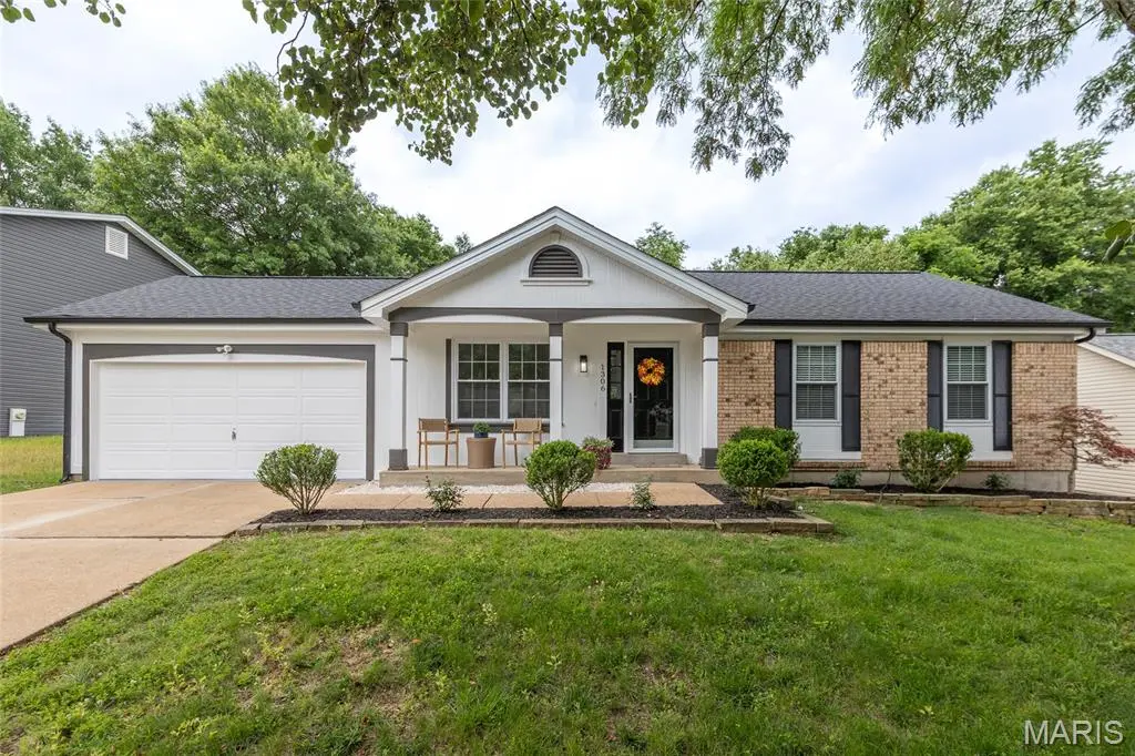 1306 Mystic Seaport DR, Fenton, MO 63026