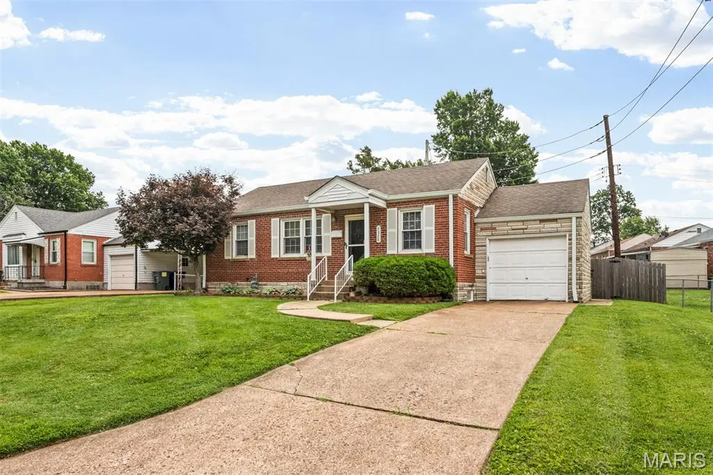7328 Parkwood DR, St Louis, MO 63116