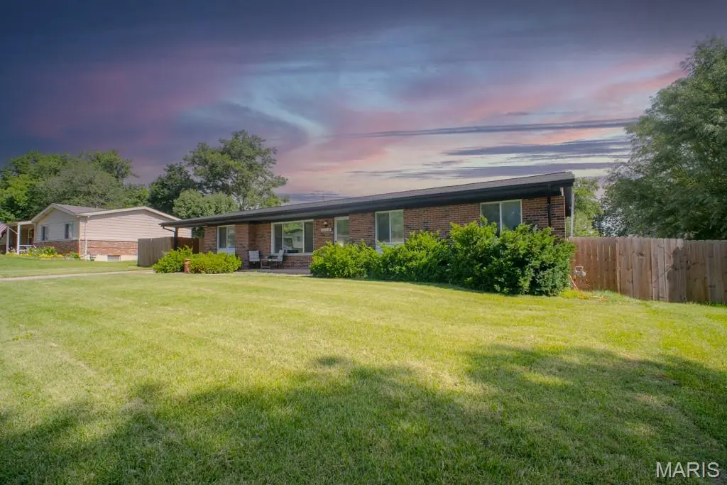 9621 Mesa DR, St Louis, MO 63132