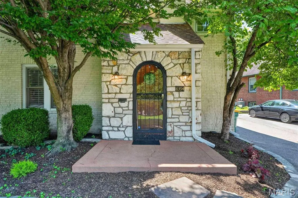 8394 Big Bend BLVD, Webster Groves, MO 63119