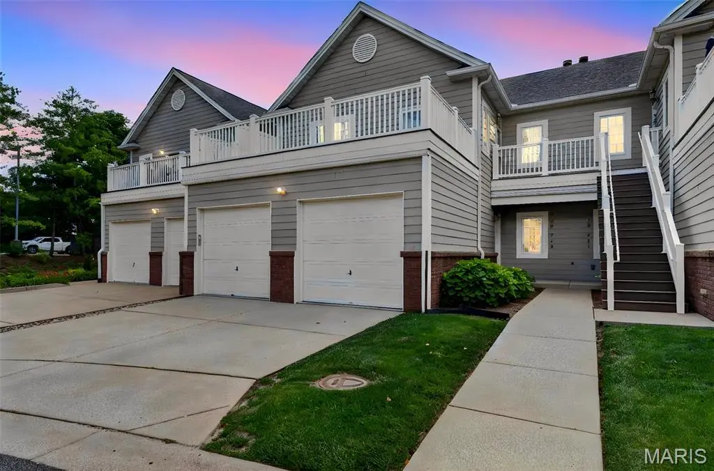 719 Windberry CT, Oakland, MO 63122