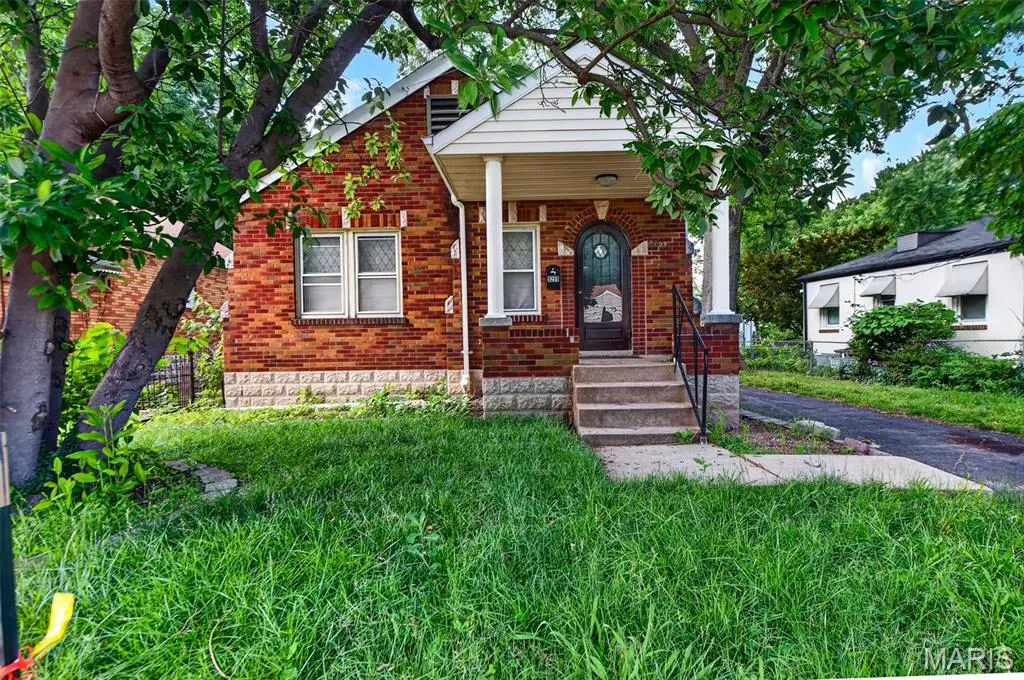 9259 E Breckenridge RD, Breckenridge Hills, MO 63114