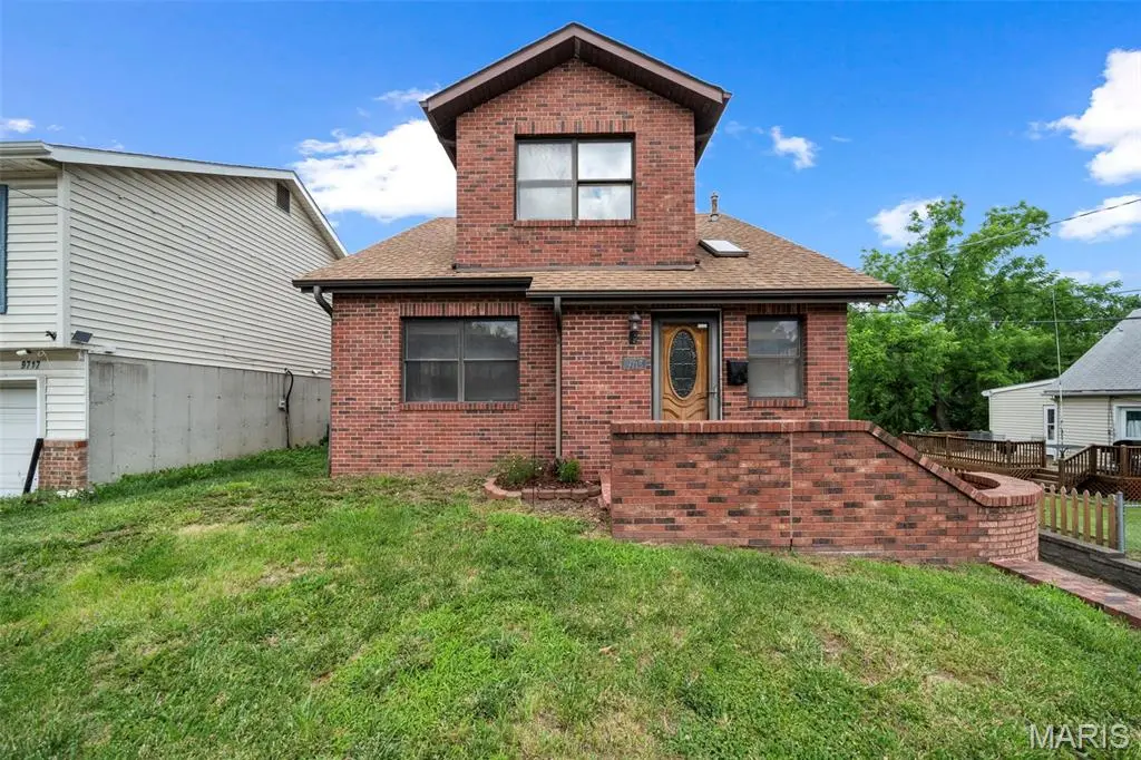 9715 Big Bend BLVD, St Louis, MO 63122