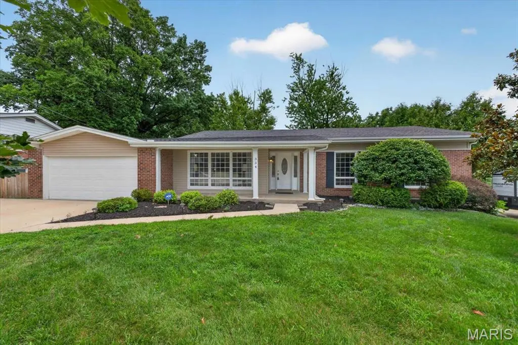 334 Country Club DR, Ballwin, MO 63011